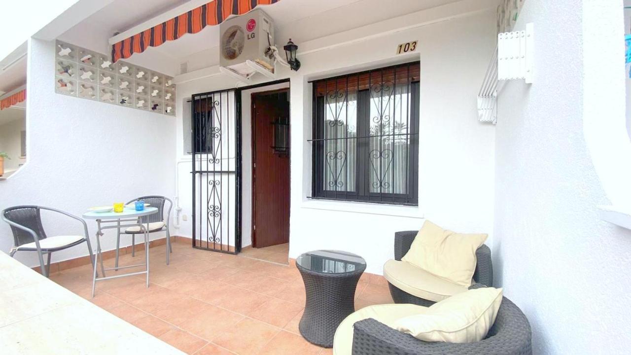 Tenis Sol Levante 103 Rosas Exterior foto