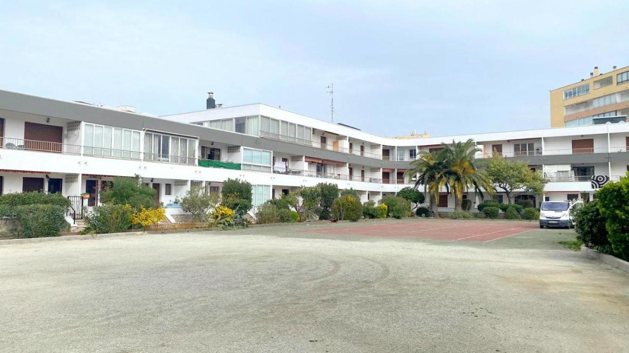 Tenis Sol Levante 103 Rosas Exterior foto